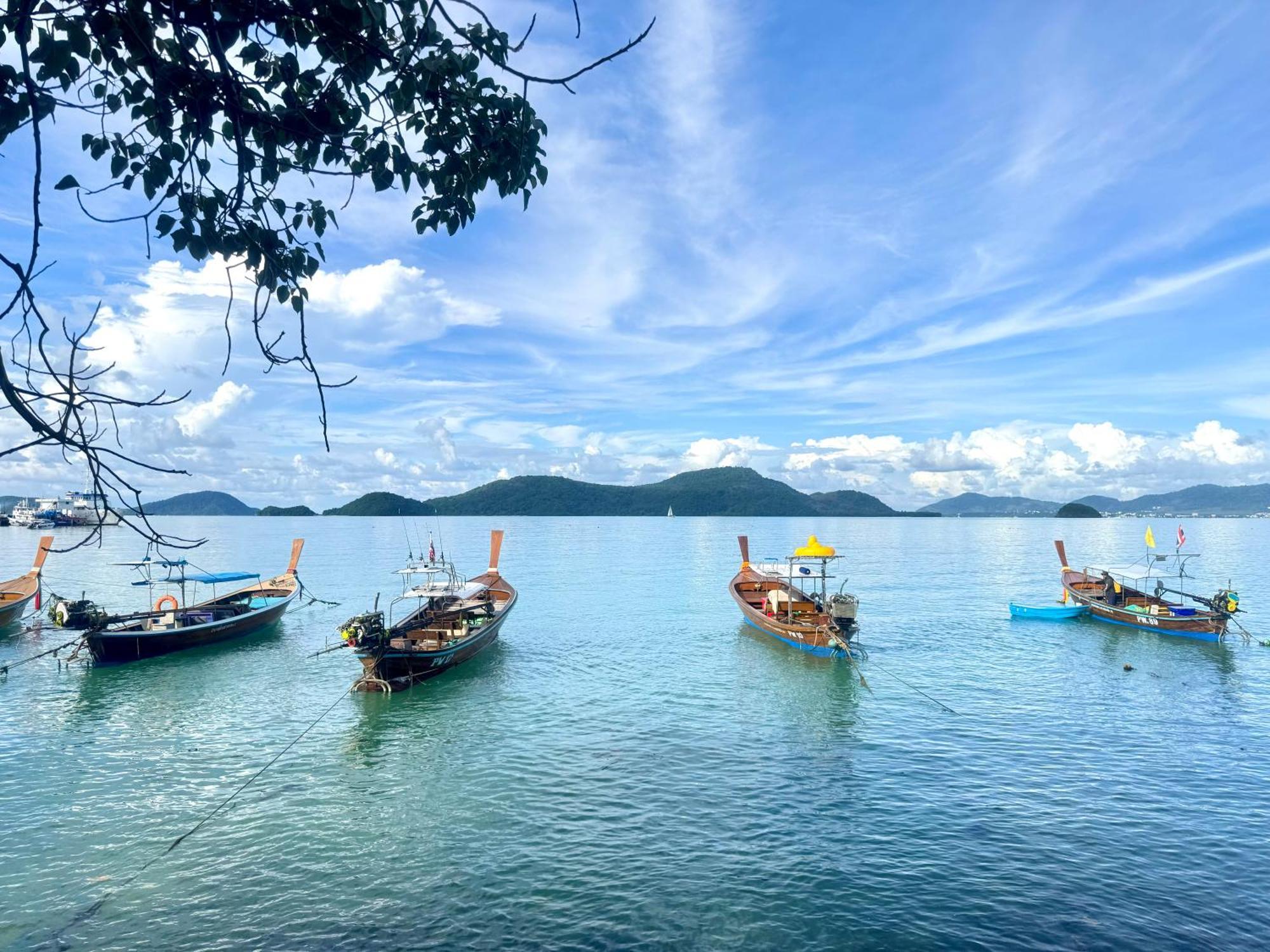 Sea Dreamer Beachfront Apartments Phuket ภายนอก รูปภาพ